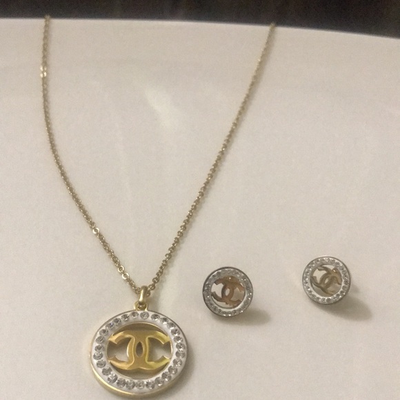 Earrings and pendant with the chain coated with 18 gold with silver stone on it - Picture 9 of 11